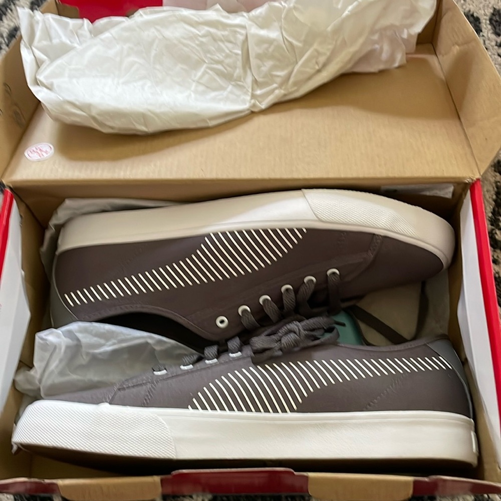 Puma Bari Charcoal Gray/White sneakers size 10.5